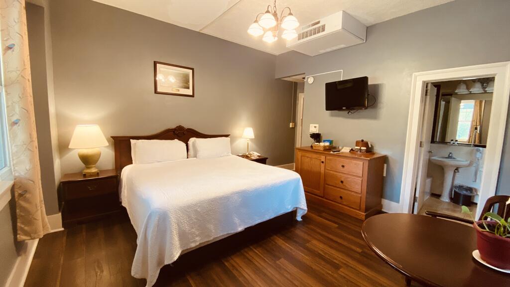 The Shawnee Inn and Golf Resort