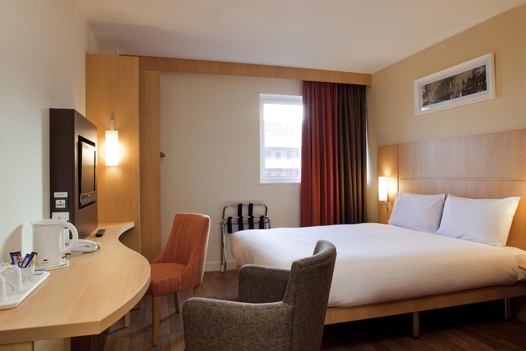 ibis Belfast City Centre