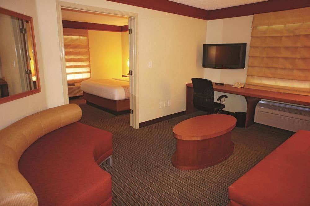 La Quinta Inn & Suites by Wyndham Austin Airport