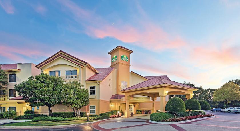La Quinta Inn & Suites by Wyndham Dallas - Addison Galleria