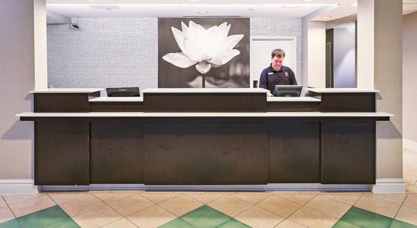 La Quinta Inn & Suites by Wyndham Dallas - Addison Galleria