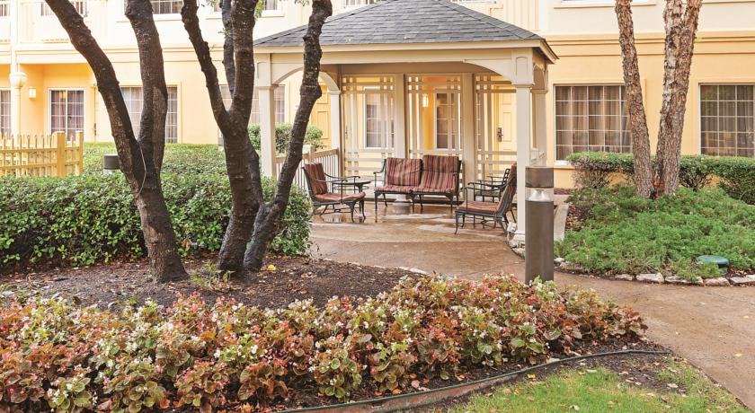 La Quinta Inn & Suites by Wyndham Dallas - Addison Galleria