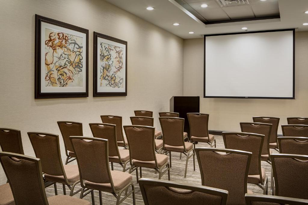 Embassy Suites Dallas - Lovefield