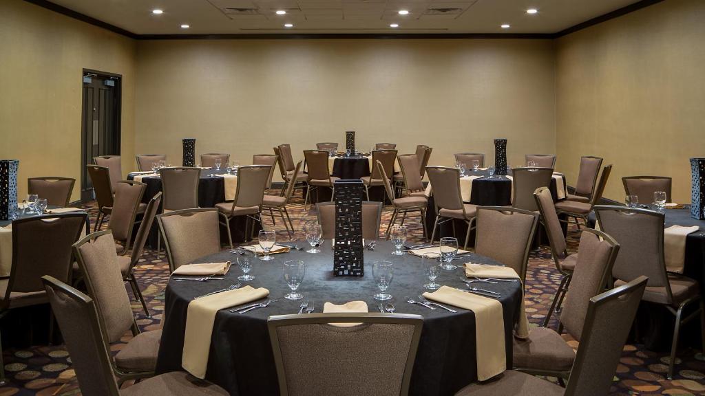 Embassy Suites Dallas - Lovefield