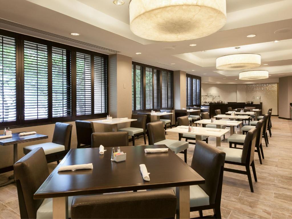 DoubleTree by Hilton Hotel & Suites Houston by the Galleria