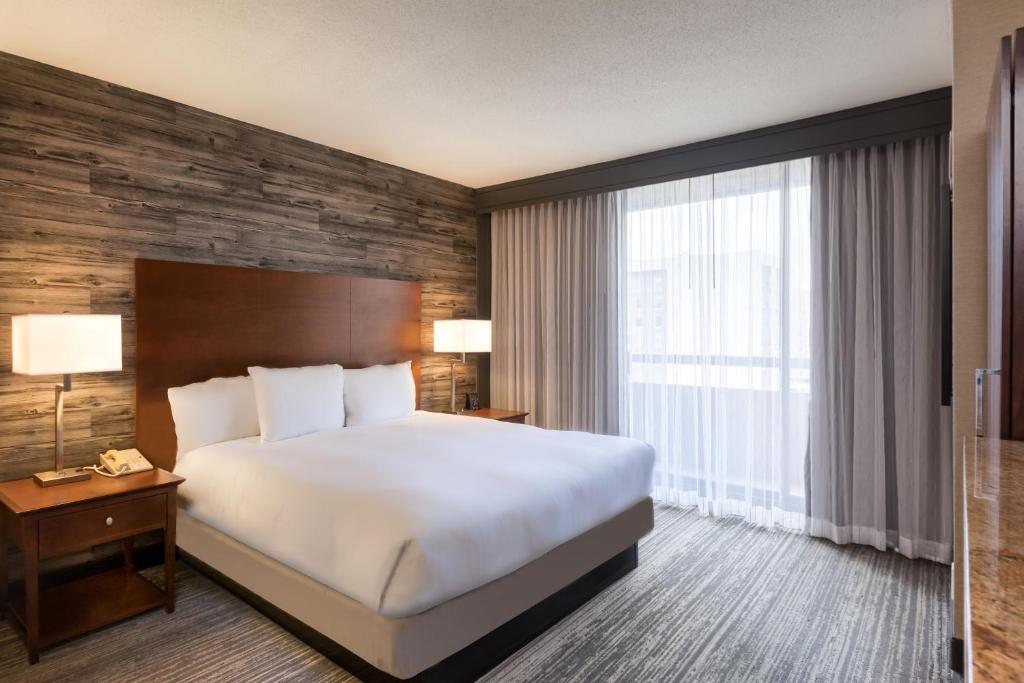 DoubleTree by Hilton Hotel & Suites Houston by the Galleria