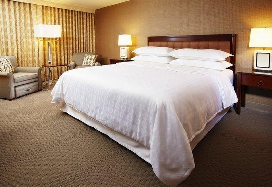 Sheraton Lisle Hotel