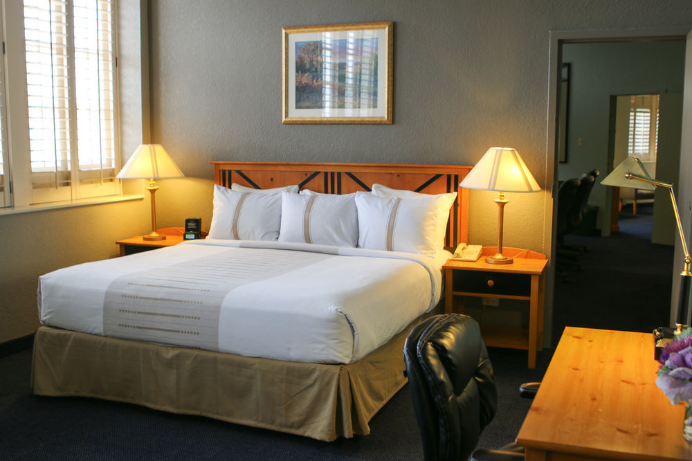 Crockett Hotel