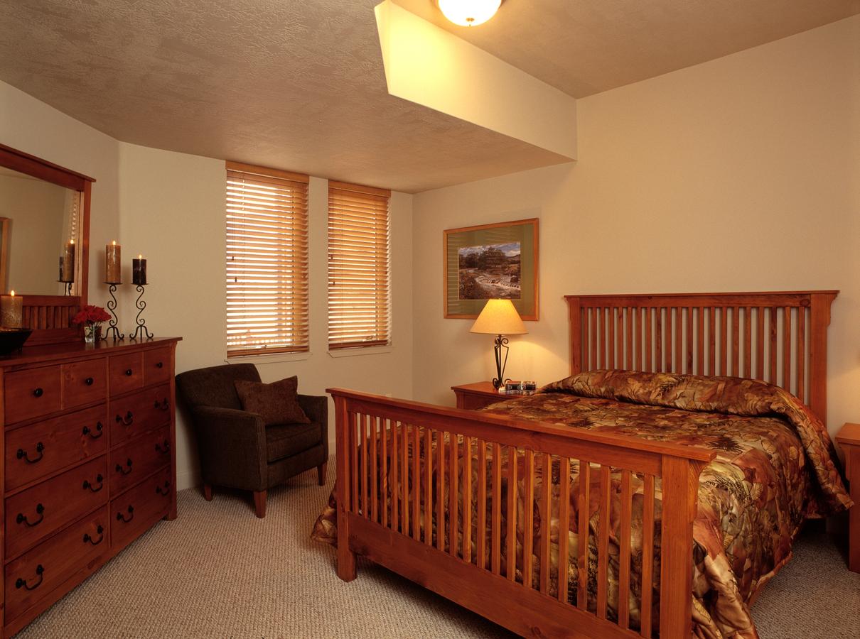 Crestview Condominiums by All Seasons Resort Lodging