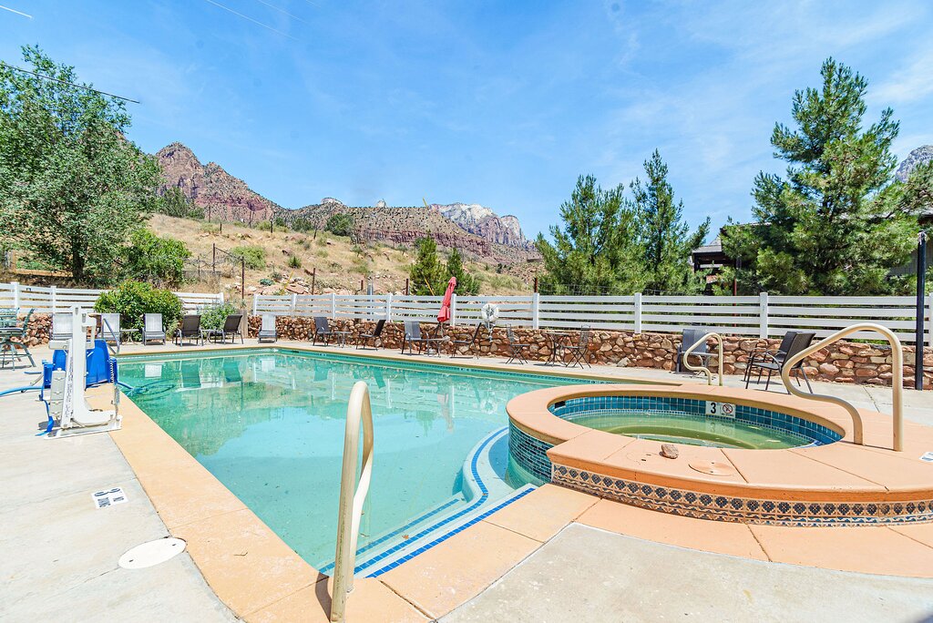 Pioneer Lodge