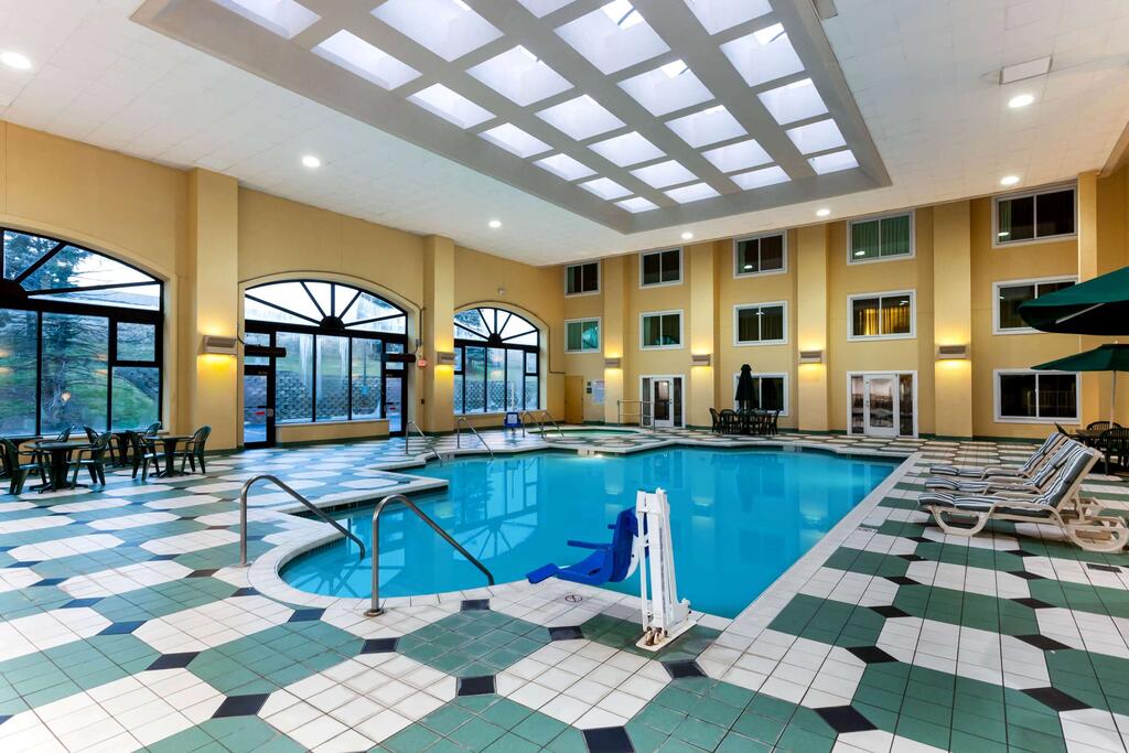 La Quinta Inn & Suites by Wyndham Milwaukee Bayshore Area