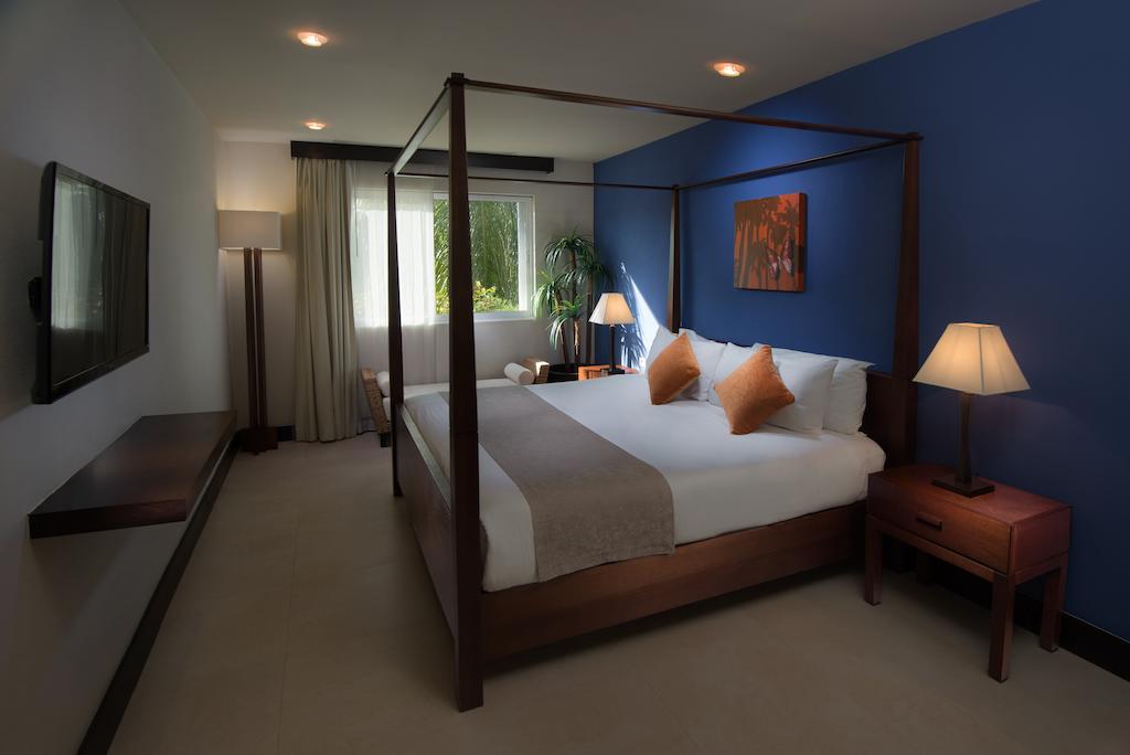 Pueblito Escondido Resort & Residences