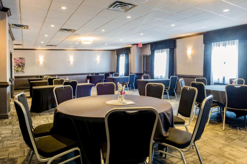 Best Western Plus Village Park Inn