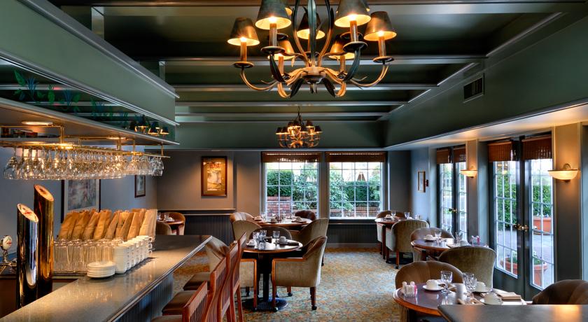 Royal Scot Hotel & Suites