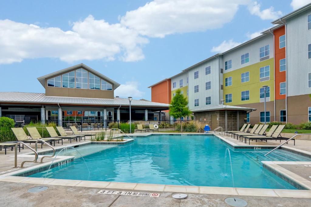 Homewood Suites by Hilton TechRidge Parmer @ I-35