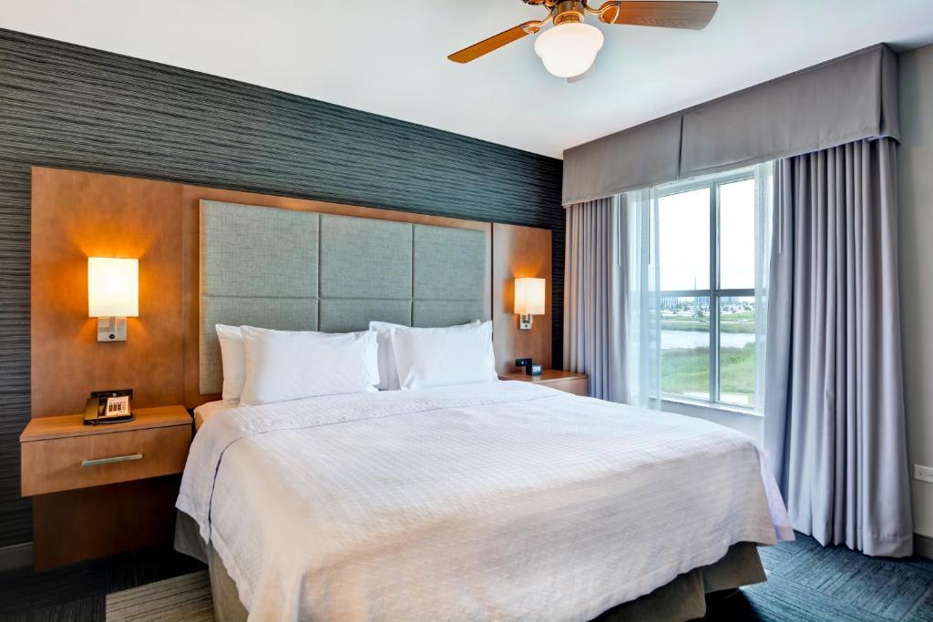 Homewood Suites by Hilton TechRidge Parmer @ I-35