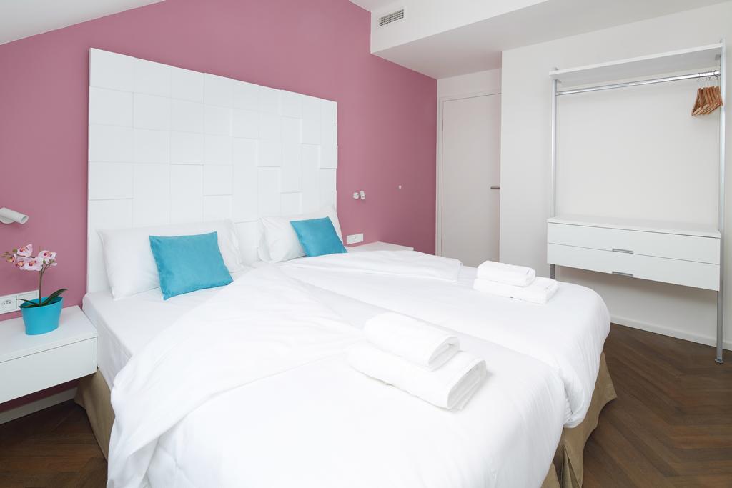 MH Apartments River Prague