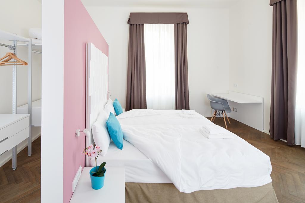 MH Apartments River Prague