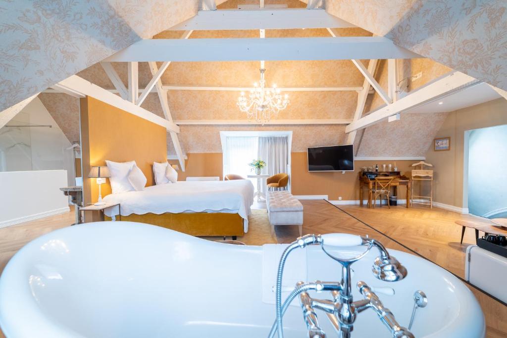 Grand Hotel Normandy by CW Hotel Collection (Formerly Floris Karos)