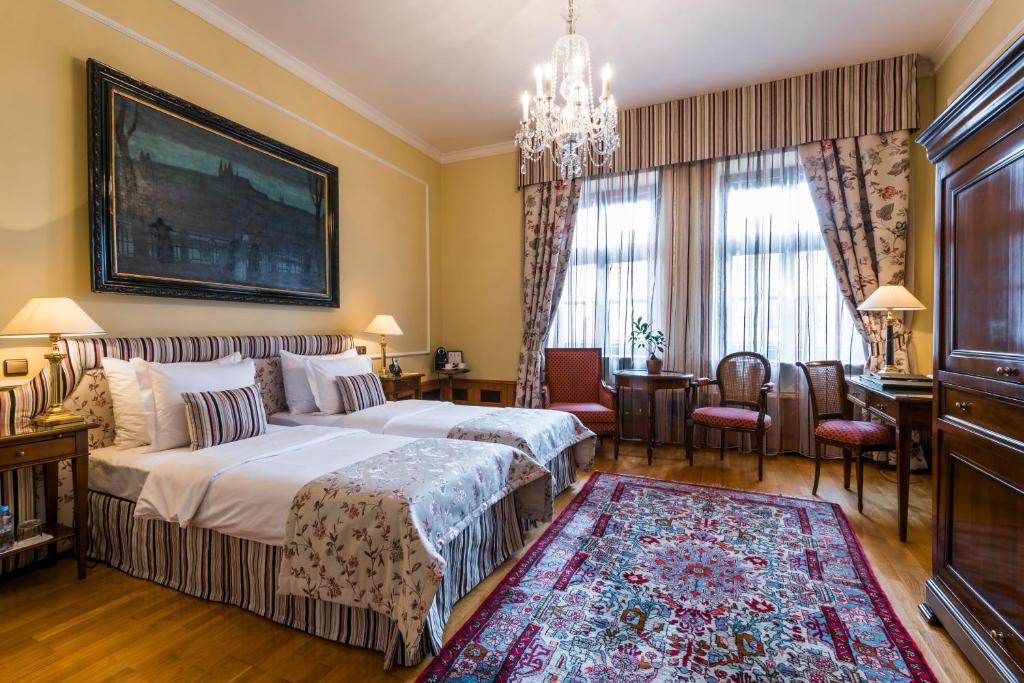 Golden Well Hotel