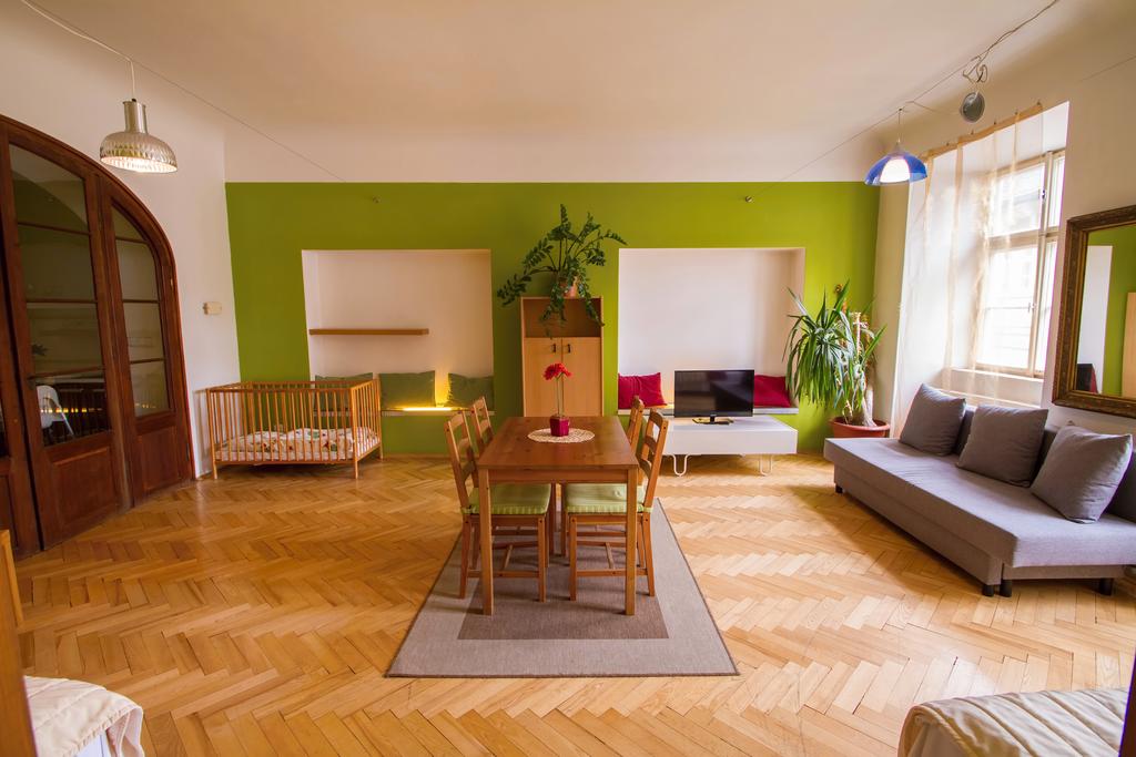 Jerome U Zlate Podkovy Apparthouse