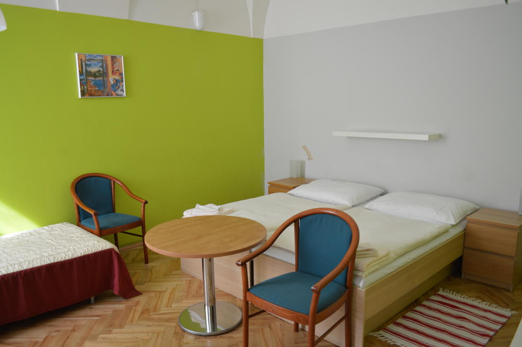 Jerome U Zlate Podkovy Apparthouse