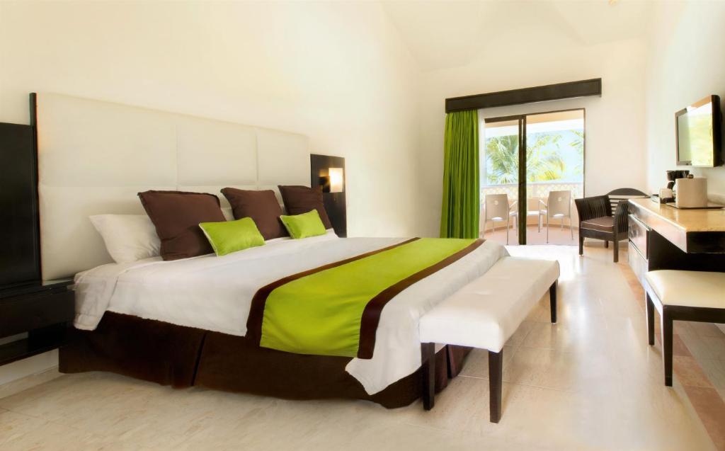 Viva Wyndham Dominicus Palace Resort - All Inclusive