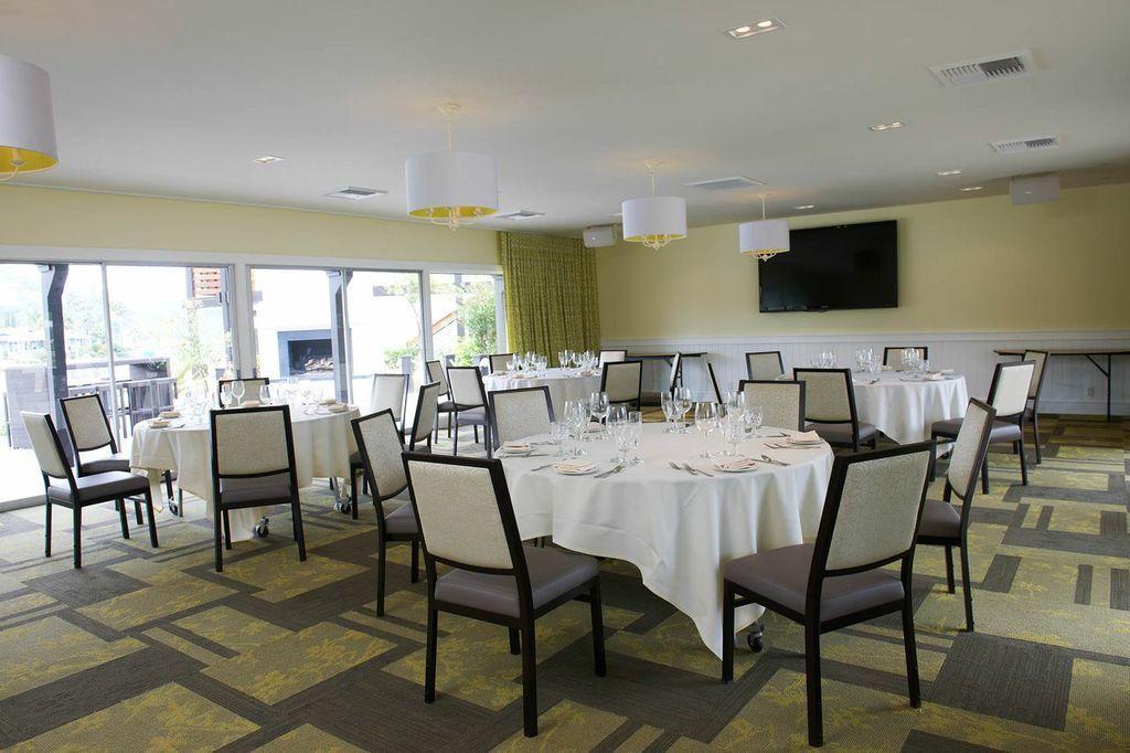 Lakehouse Hotel And Resort
