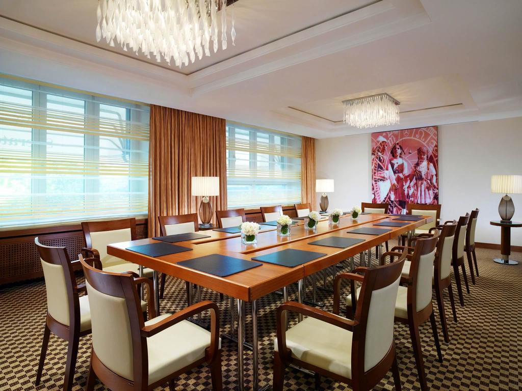 Neues Schloss Privat Hotel Zurich, Autograph Collection (Formerly Sheraton)