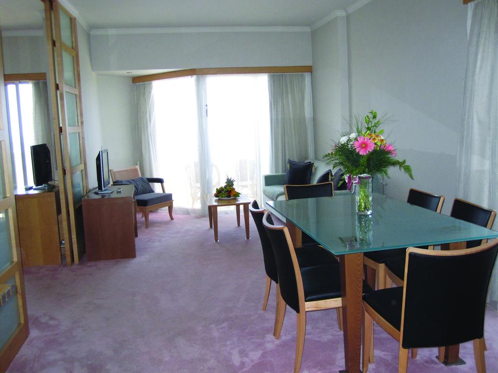 Crown Resorts Horizon Hotel