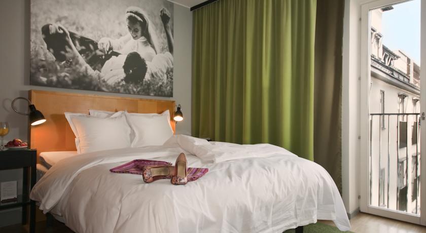 Hotel Rival