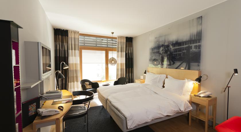 Hotel Rival