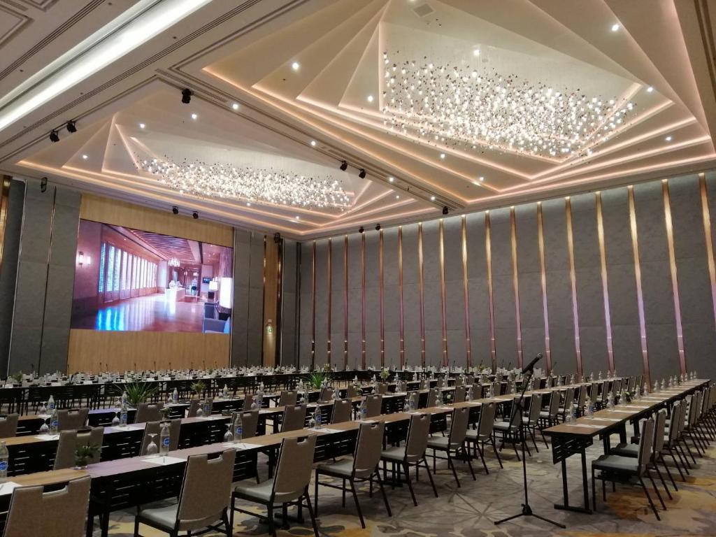 Richmond Stylish Convention Hotel