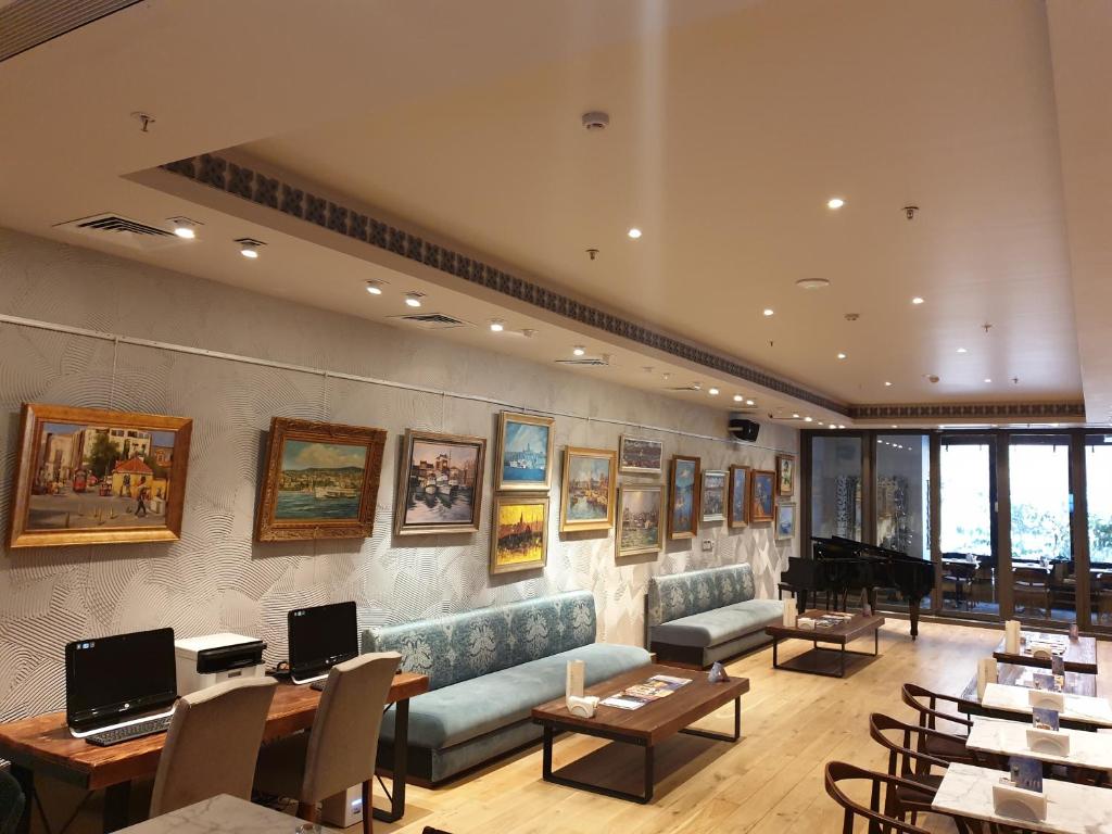 Pera Tulip Hotel (Formerly Tulip by Molton Hotels)