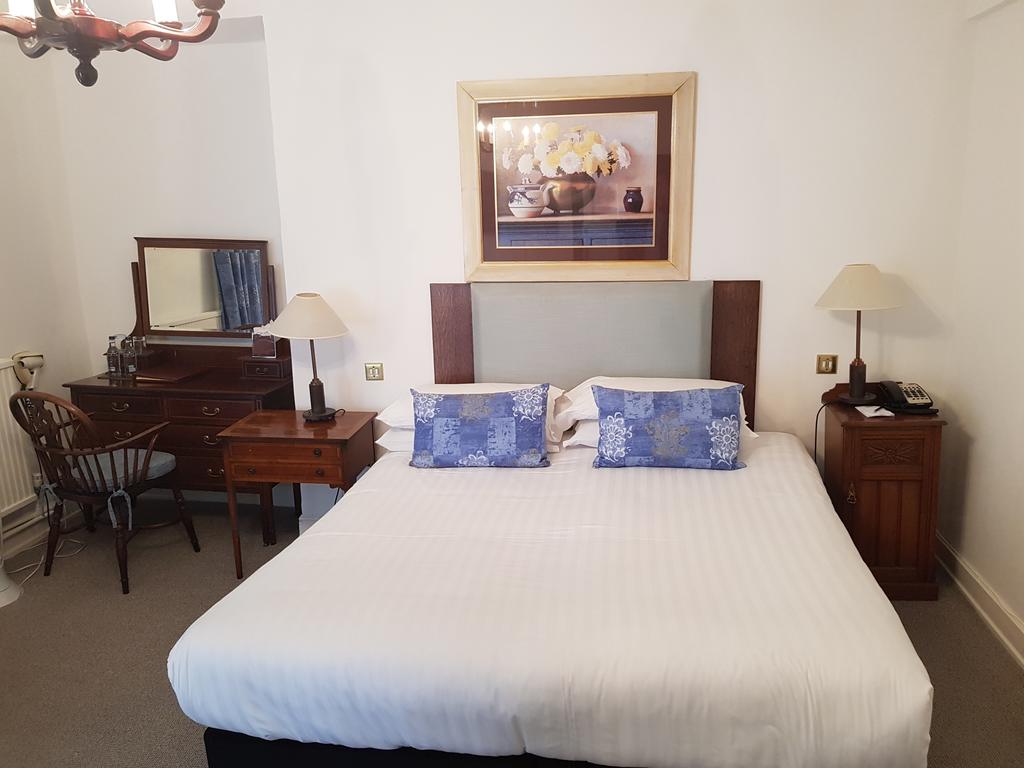 Noel Arms Hotel