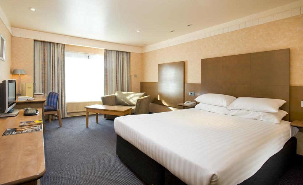 The Hog's Back Hotel & Spa Farnham