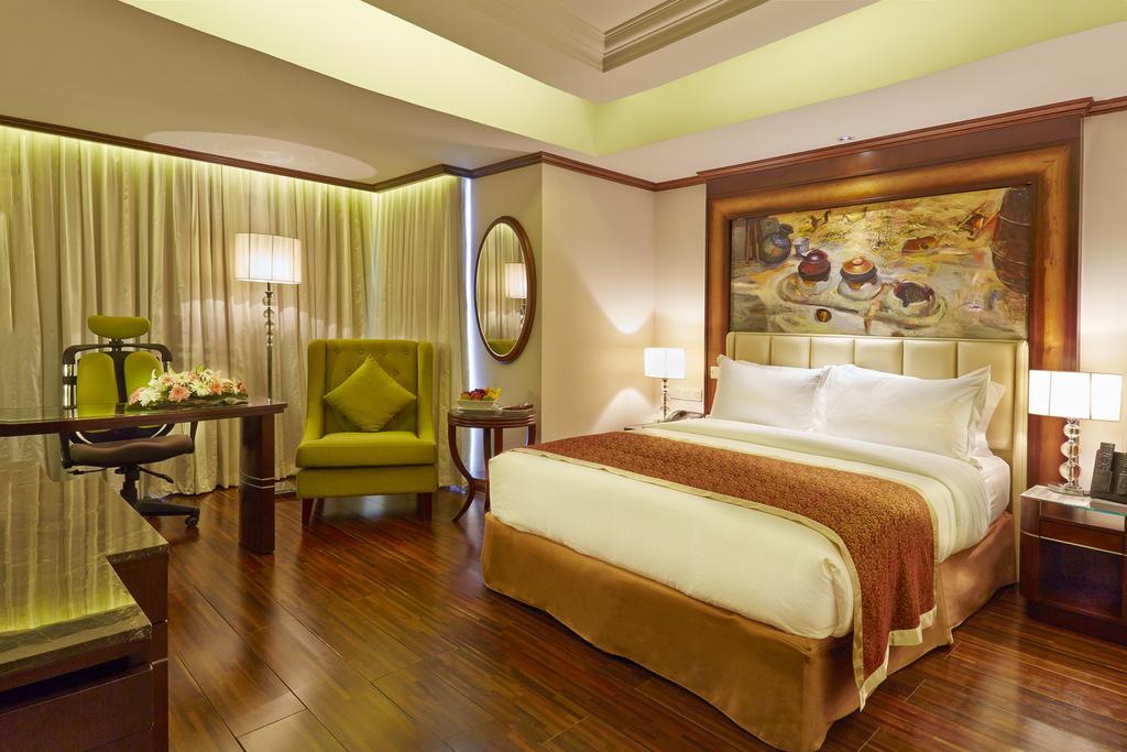 Six Seasons Hotel