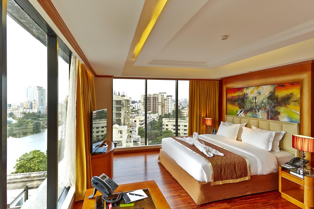 Six Seasons Hotel