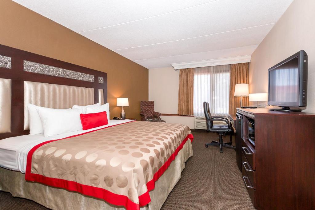 Ramada Hotel & Conference Center by Wyndham Plymouth