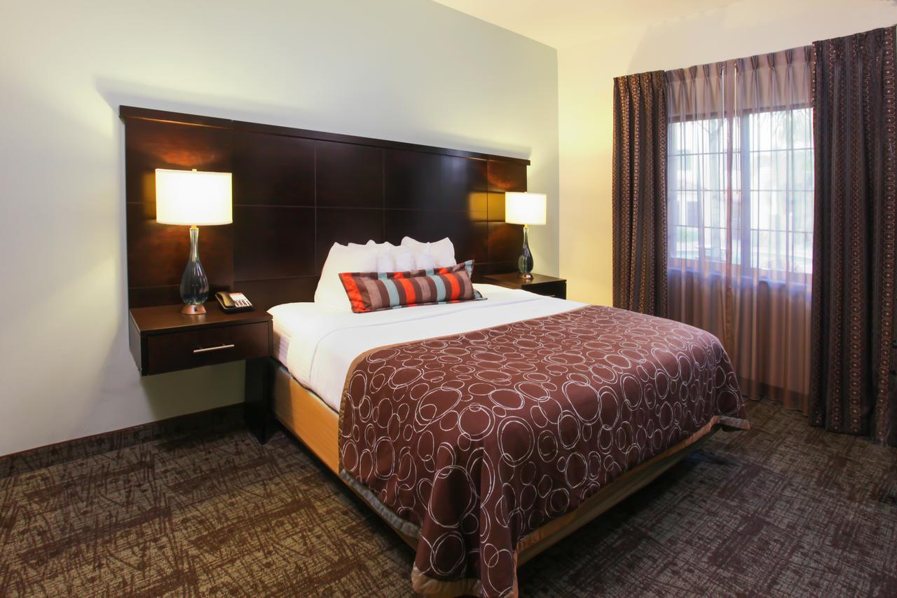 Staybridge Suites Naples - Gulf Coast