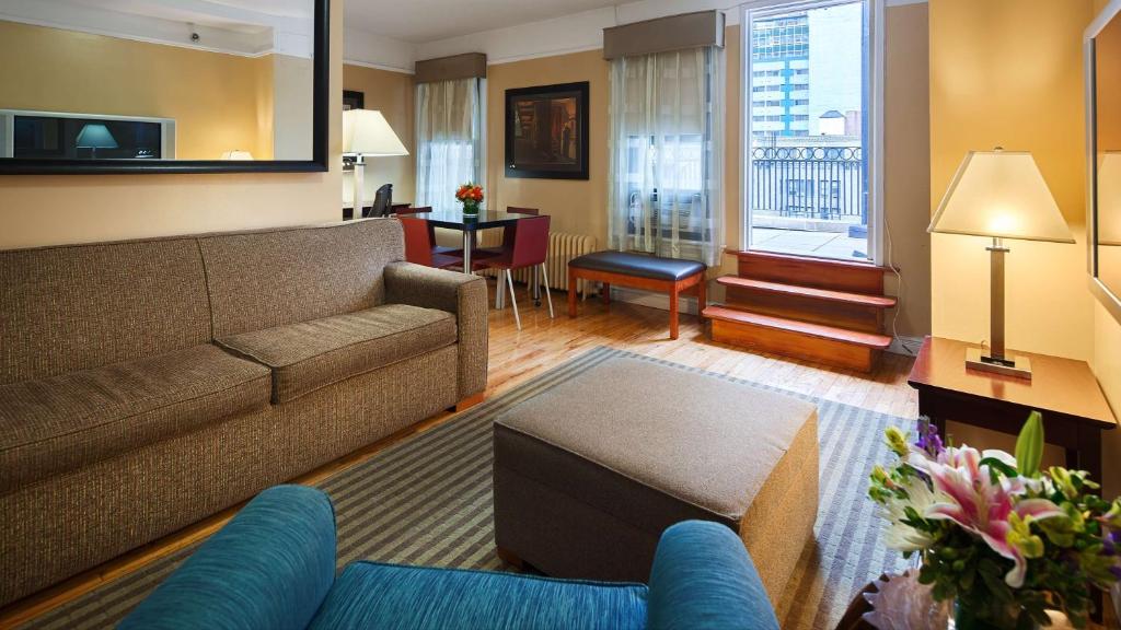 Best Western Plus Hospitality House