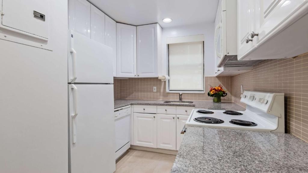 Best Western Plus Hospitality House
