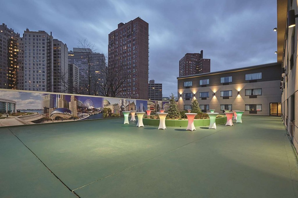 La Quinta Inn & Suites by Wyndham Chicago - Lake Shore