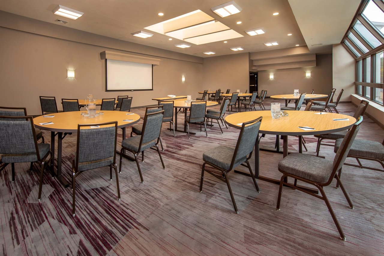 Courtyard by Marriott Herndon Reston