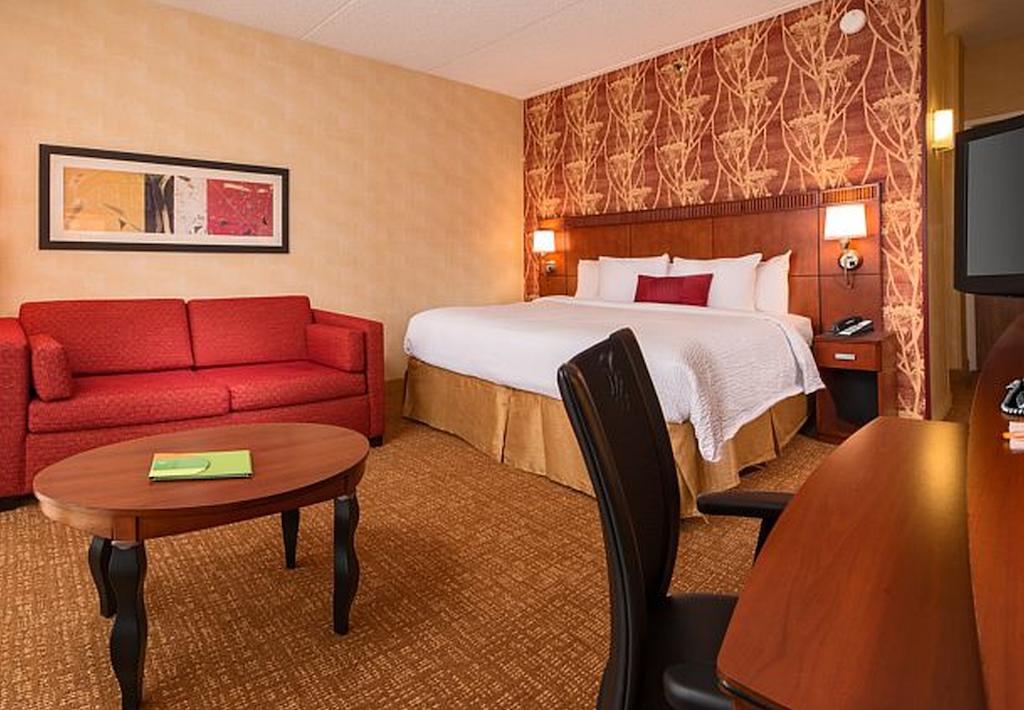 Courtyard by Marriott Herndon Reston