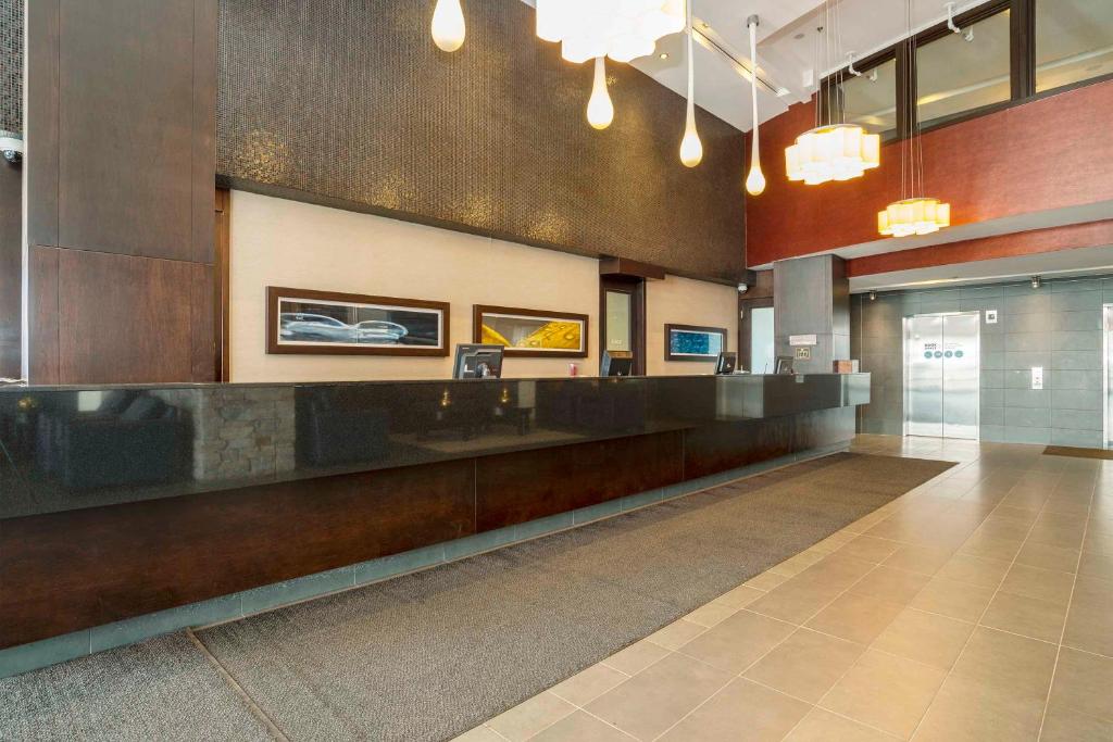 Sandman Signature Toronto Airport Hotel