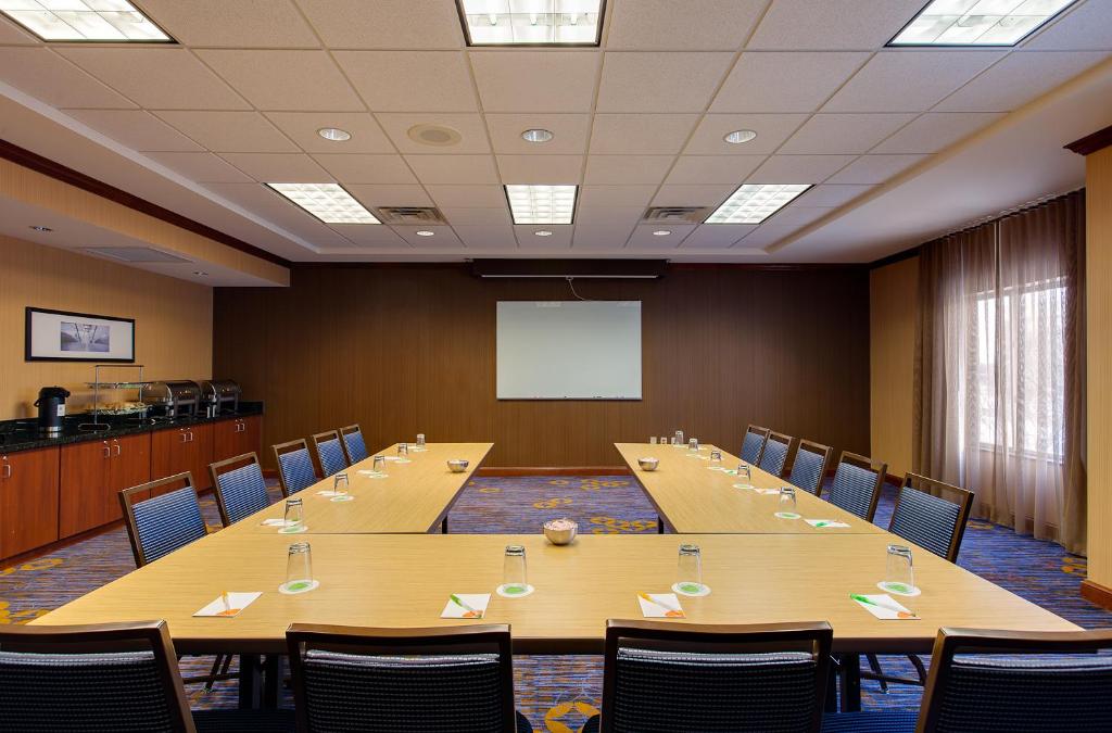 Courtyard by Marriott Chicago Schaumburg/Woodfield Mall