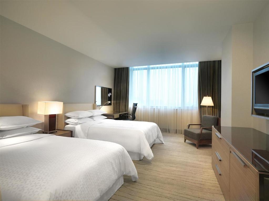 Four Points by Sheraton Shanghai, Daning