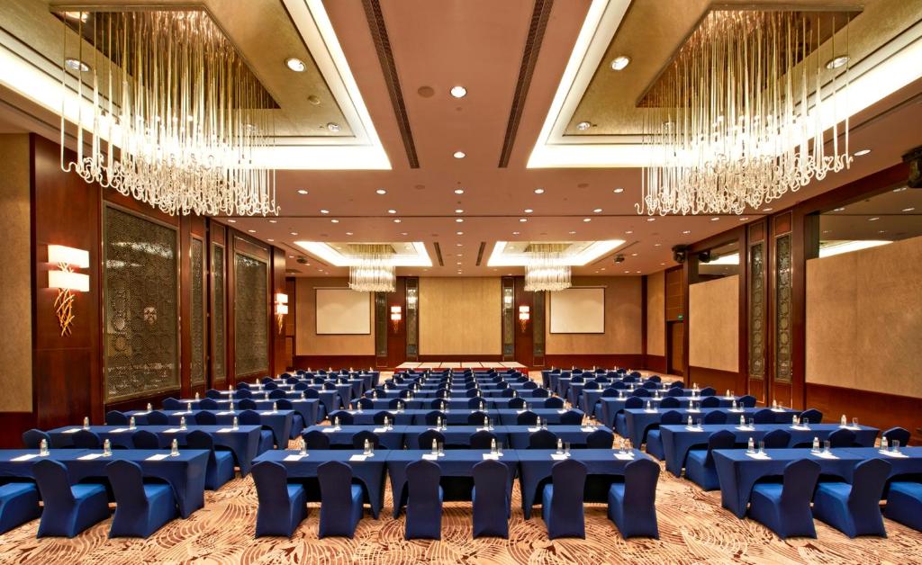 Four Points by Sheraton Shanghai, Daning