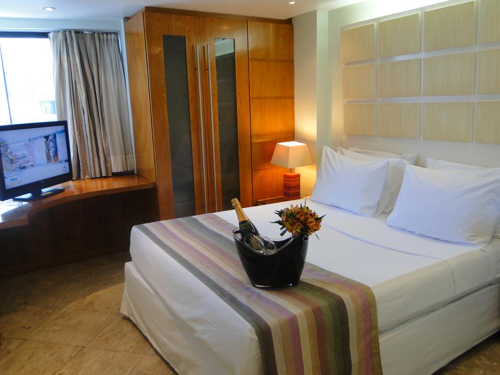 Plaza Praia Suites
